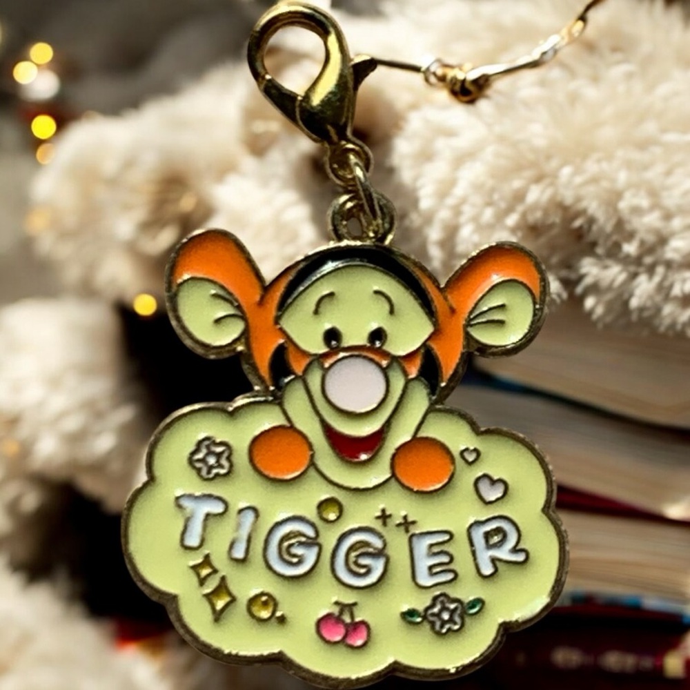 Tigger Keychain, Backpack, Zipper Pull Charm with Orange & Yellow Design - Picture 4 of 4